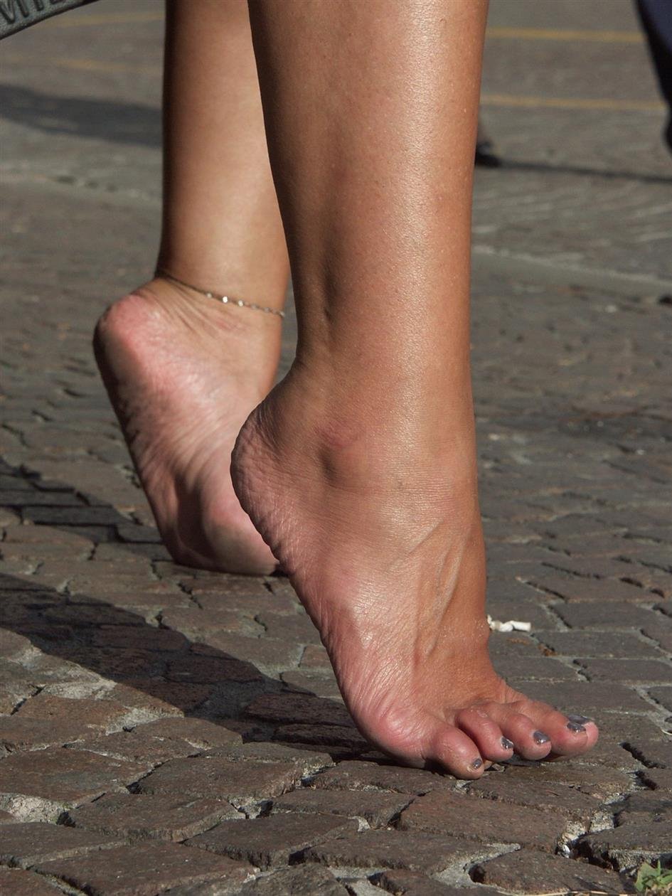 Fresh Urban Feet: introducing MIREILLE - Barefoot Urban Girls - 34 Photos