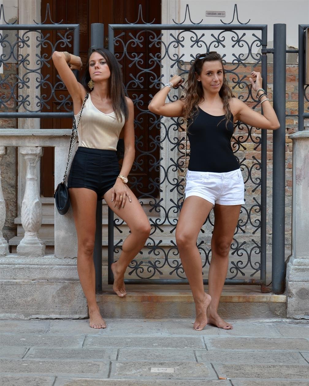 Swains And Amelie Barefoot In Venice Barefoot Urban Girls Photos My