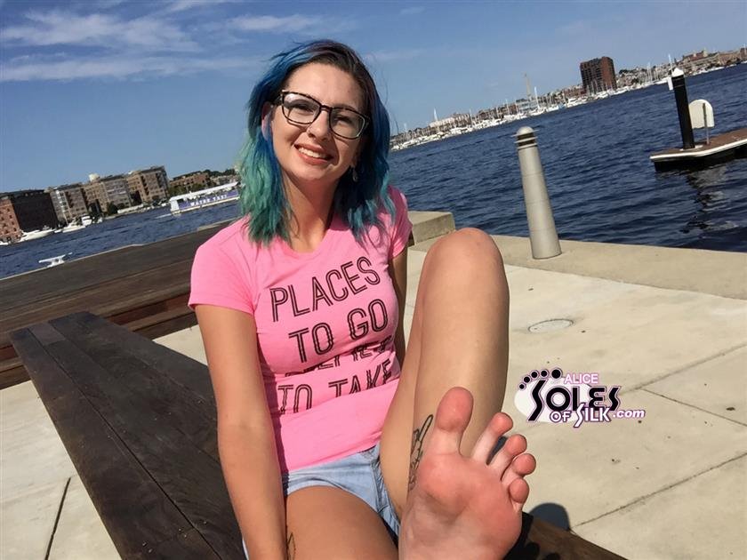 Cover 4 selfie stick selfies 16 Photos