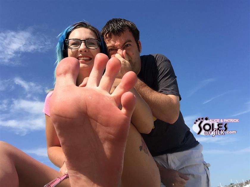Cover 5 selfie stick selfies 16 Photos