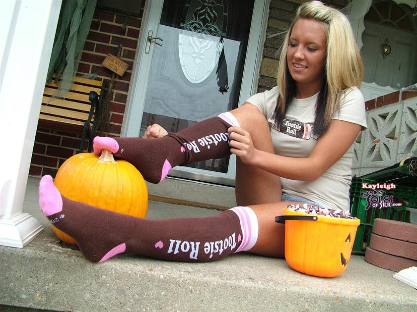 Cover 4 tootsie rolls 82 Photos