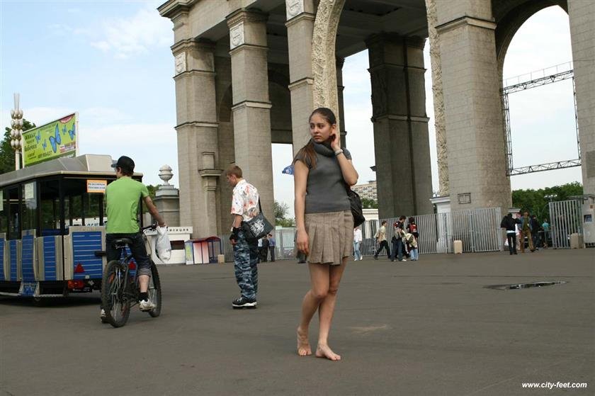 Cover 3 Pretty barefoot girl. Part 1. 57 Photos