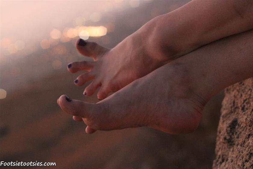 Cover 2 Footsie Tootsies - Jade Anderson 109 Photos