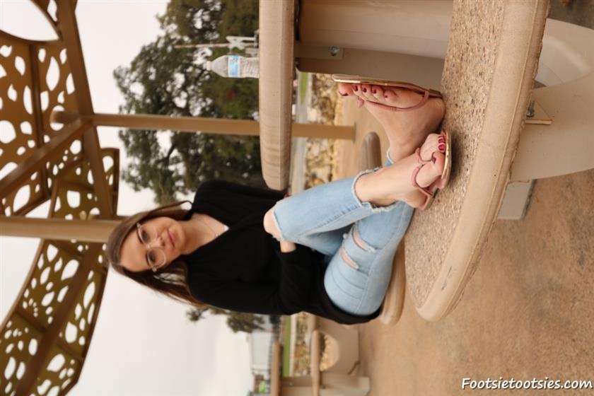 Cover 5 Footsie Tootsies - Sole Snack 56 Photos