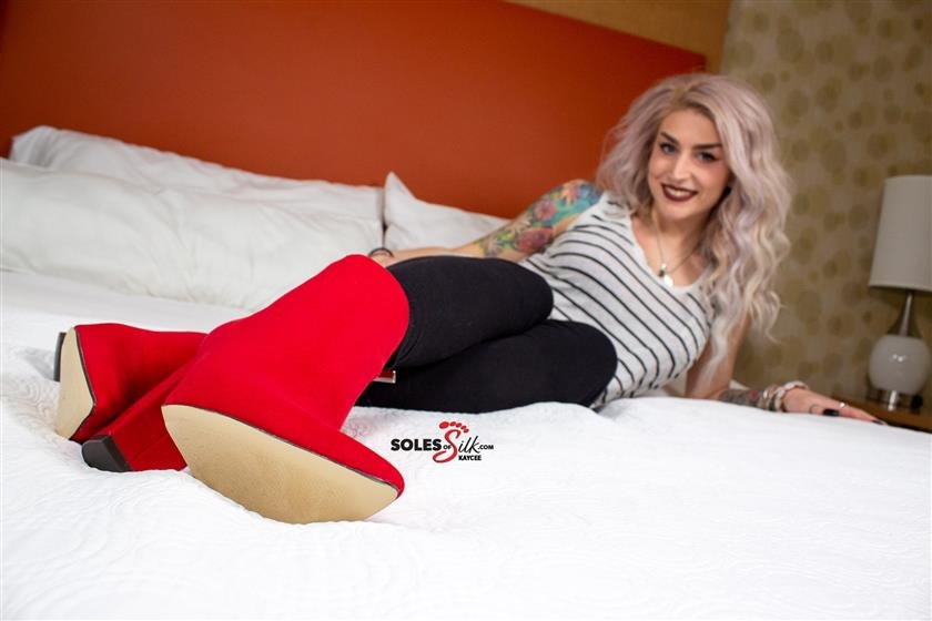 Cover 4 Soles of Silk - red booties 65 Photos