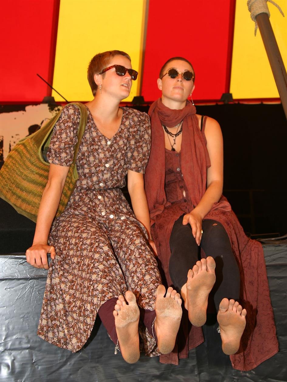Cover 4 Toes In Action - Silver and Cage set 001 26 Photos