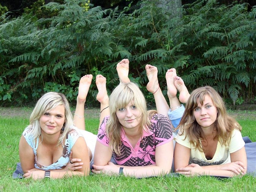 Cover 6 Toes In Action - Three Girls set 003 28 Photos