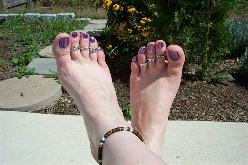 Cover 4 Canadian Foot Babes - Kathleen 32 Photos
