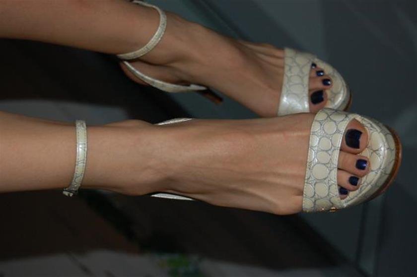 Cover 2 Canadian Foot Babes - Bianca 21 Photos