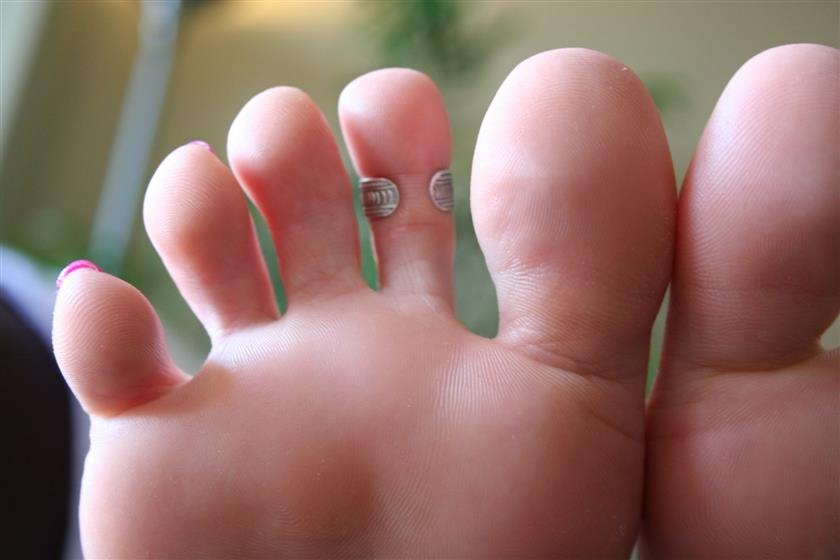 Cover 6 Canadian Foot Babes - Saffron 25 Photos