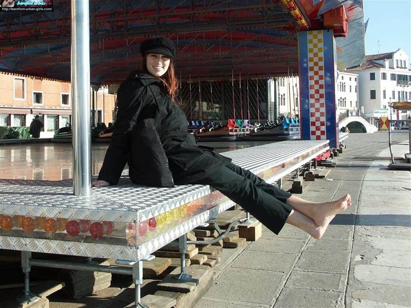 Cover 5 Barefoot Urban Girls - Winter barefooting: VIOLETTA 01 19 Photos