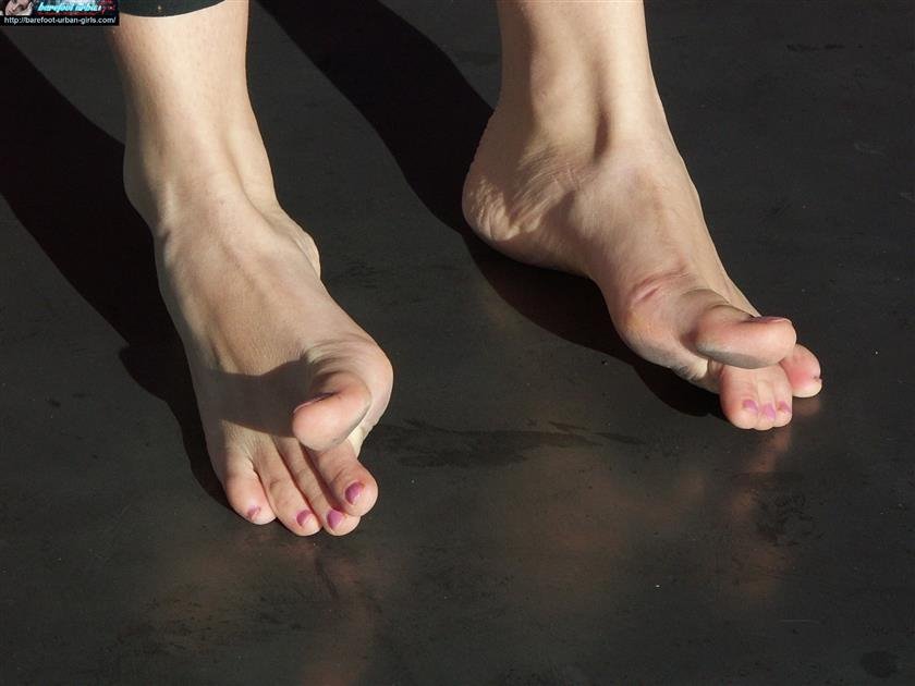 Cover 4 Barefoot Urban Girls - Winter barefooting: VIOLETTA 01 19 Photos
