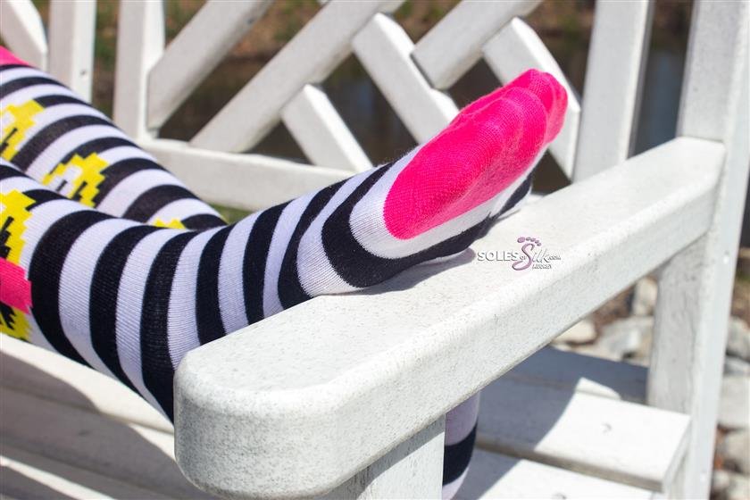 Cover 6 Soles of Silk - emoji socks 67 Photos