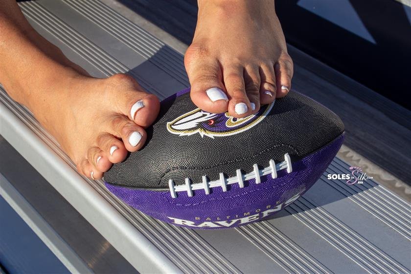 Cover 3 Soles of Silk - ravens flip flops balls 66 Photos
