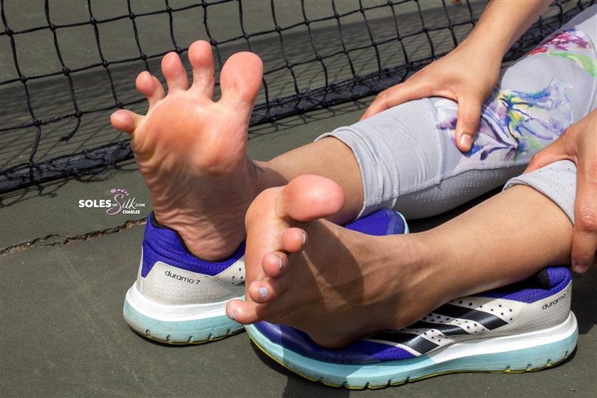 Cover 5 Soles of Silk - blue sneakers tennis courts 71 Photos