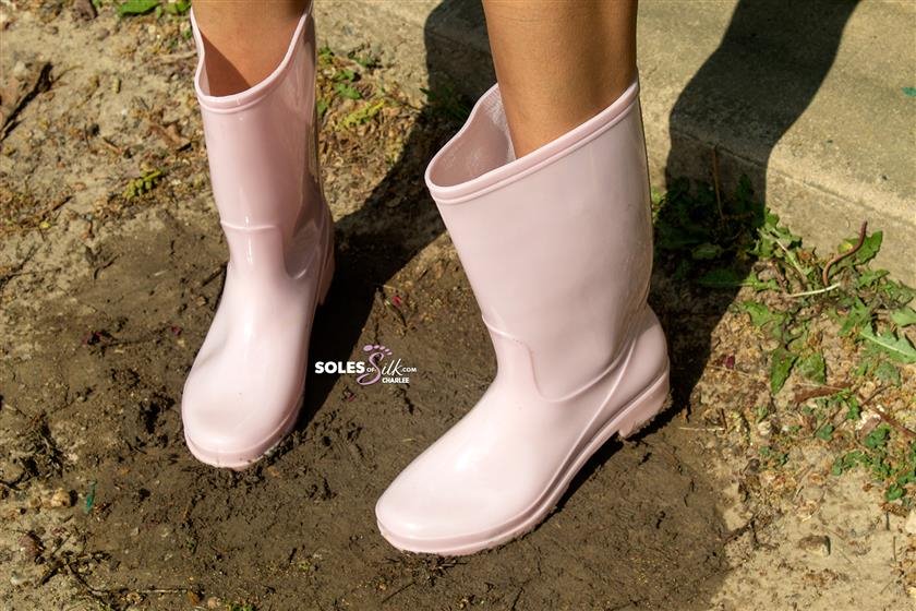 Cover 3 Soles of Silk - super muddy rain boots 65 Photos