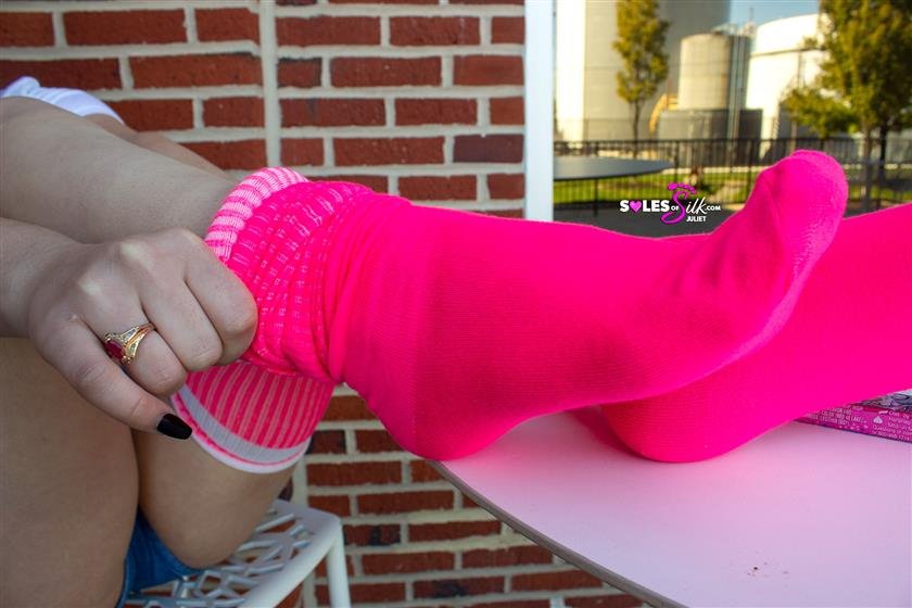 Cover 3 Soles of Silk - bubblegum brat 75 Photos