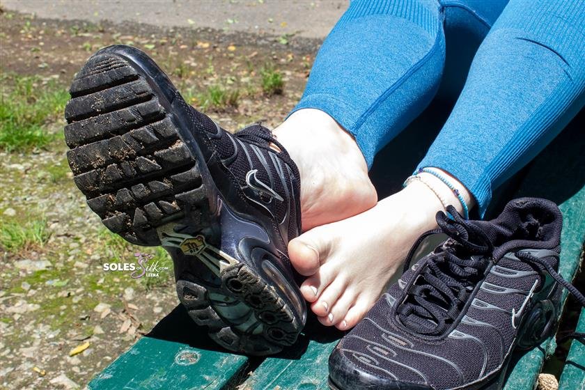 Cover 6 Soles of Silk - park jog 62 Photos
