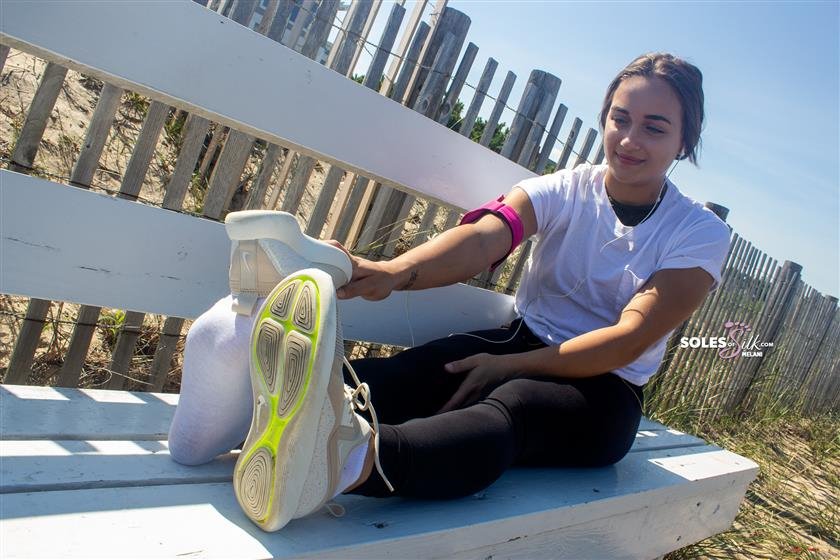 Cover 6 Soles of Silk - boardwalk jog 63 Photos